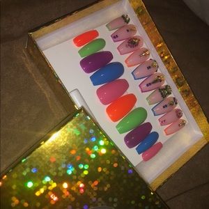 Pop off acrylic nails